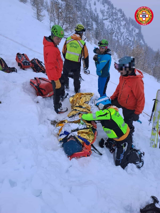 Valanga in Alta Val di Susa: sciatore semisepolto, recuperato dal Soccorso Alpino